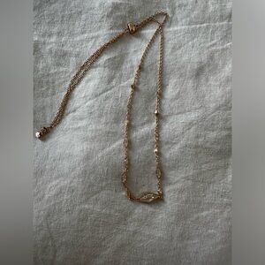 Kendra Scott necklace